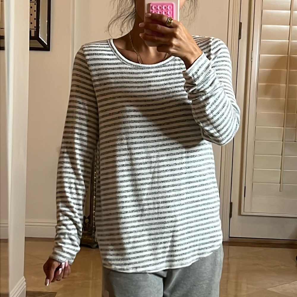 💕Cute long sleeved top💕